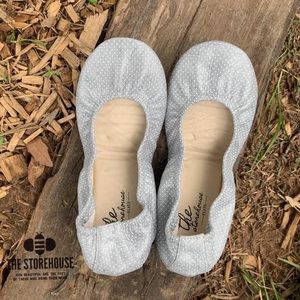 The Storehouse Flats Gray Dot